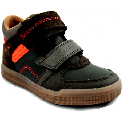Geox Arzach - Zapatos Deportivos Casuales para Niños con Velcro y Detalles con Color Naranja